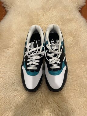 Nike Sneakers in White, Teal & Black